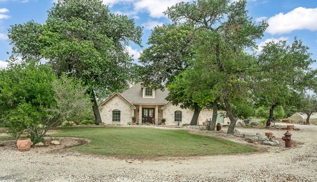 1320 Pass Creek Rd, Kerrville, TX 78028