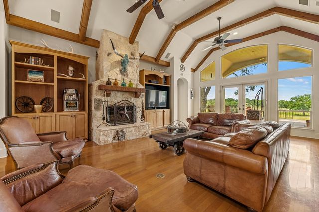 1320 Pass Creek Rd, Kerrville, TX 78028