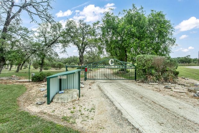 1320 Pass Creek Rd, Kerrville, TX 78028