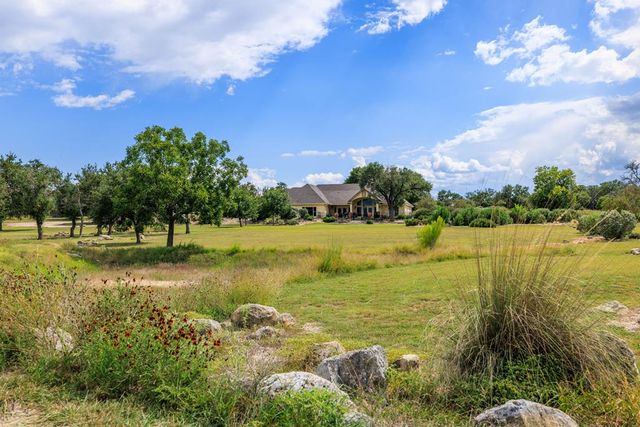 1320 Pass Creek Rd, Kerrville, TX 78028