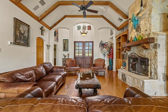 1320 Pass Creek Rd, Kerrville, TX 78028