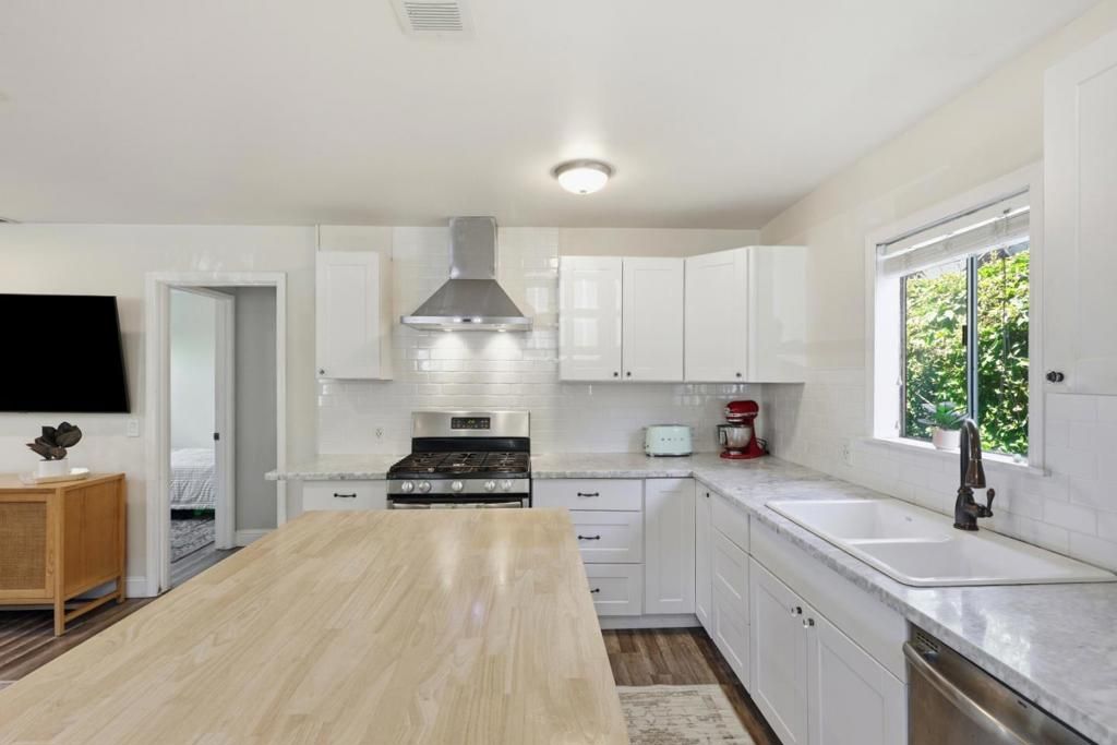 Image 11 of property listing at 501 Brighton Road, Pacifica, CA 94044