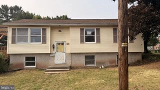 25 W 8TH ST, Red Hill, PA 18076