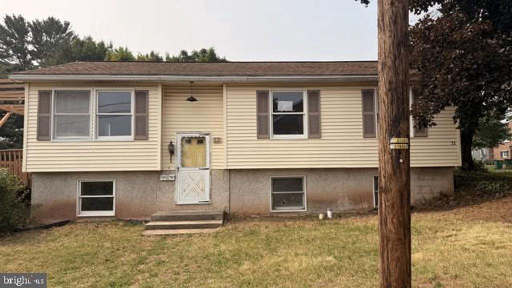 25 W 8TH ST, Red Hill, PA 18076