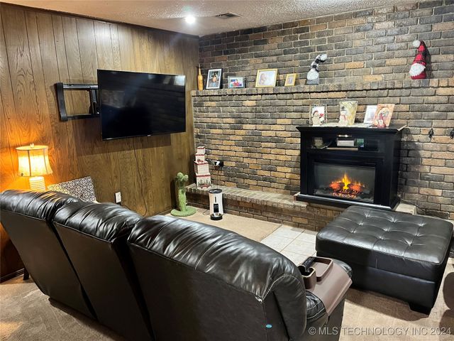 10722 E First Street, Claremore, OK 74019