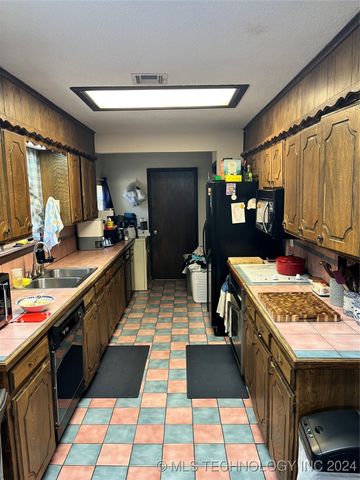 10722 E First Street, Claremore, OK 74019