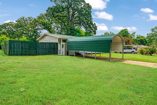 325 17th Street SW, Paris, TX 75460