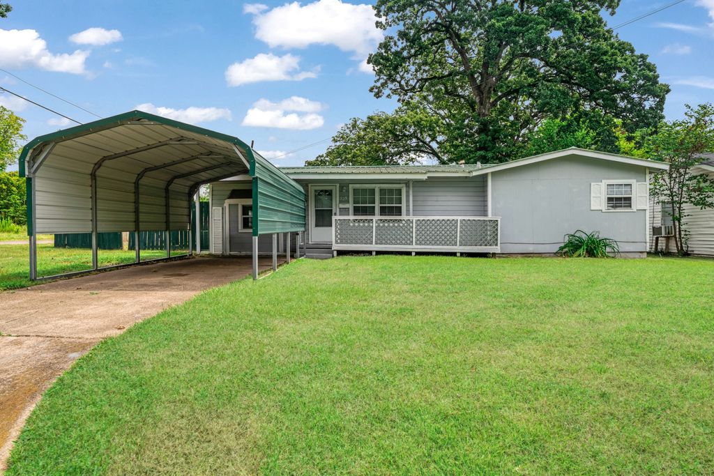 325 17th Street SW, Paris, TX 75460