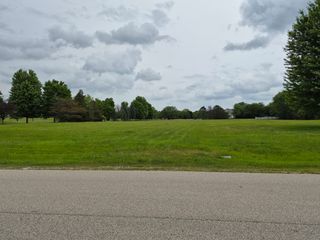 37133 N Fox Hill Drive, Wadsworth, IL 60083