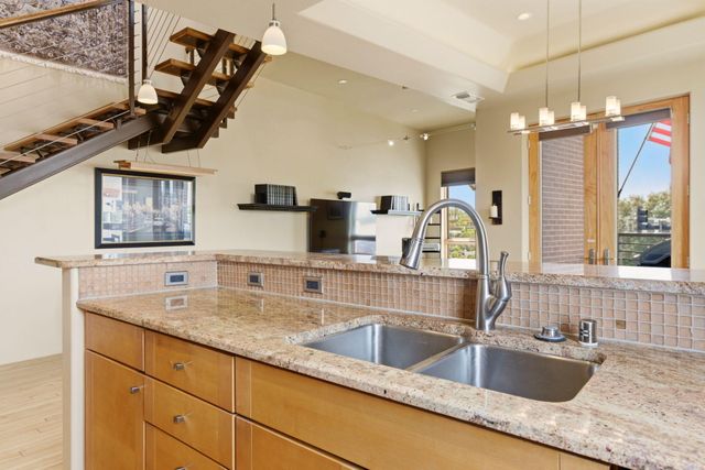 3339 Central Avenue NE 301, Albuquerque, NM 87106