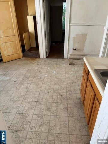 36 20th Street, East Orange, NJ 07018