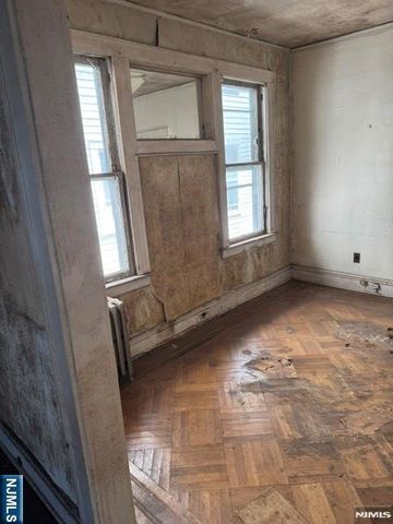 36 20th Street, East Orange, NJ 07018