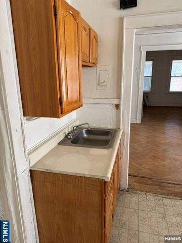 36 20th Street, East Orange, NJ 07018