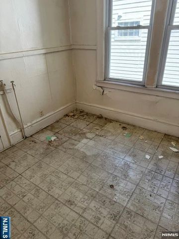36 20th Street, East Orange, NJ 07018