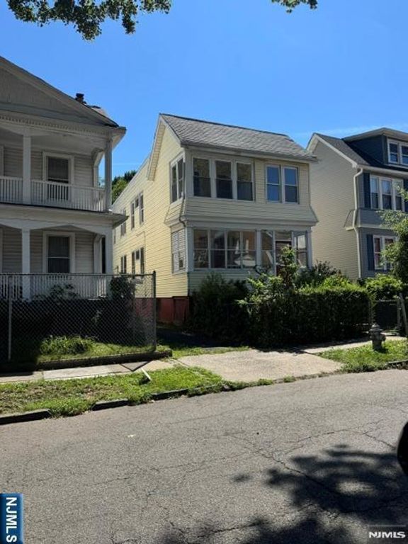 36 20th Street, East Orange, NJ 07018