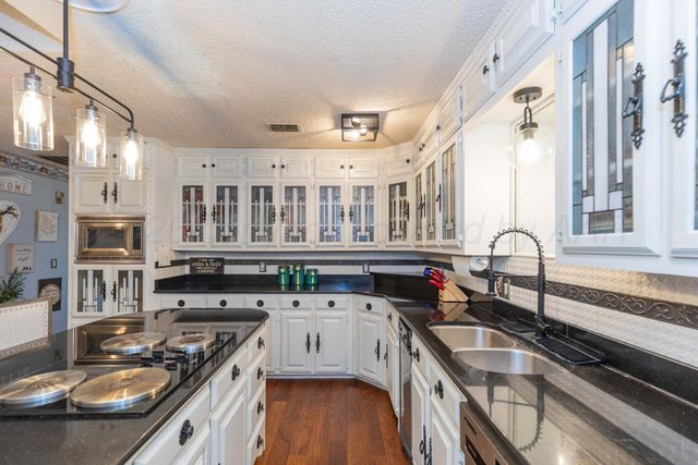 3 Sandstone Drive, Borger, TX 79007