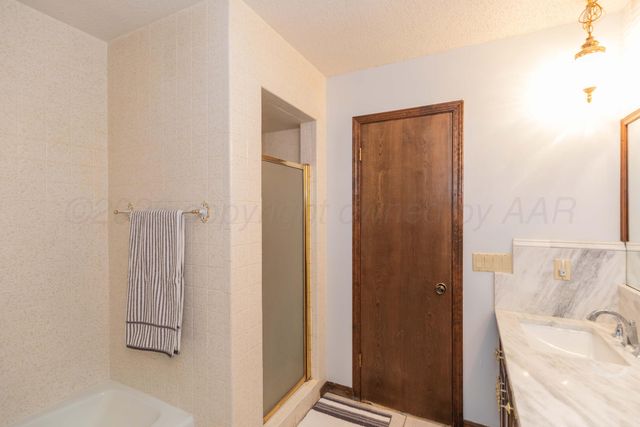 3 Sandstone Drive, Borger, TX 79007