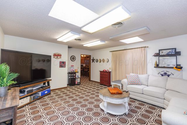 3 Sandstone Drive, Borger, TX 79007