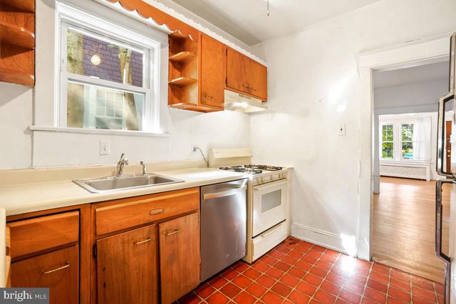 6715 2ND ST NW, Washington, DC 20012