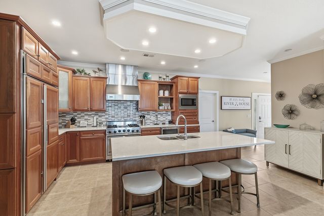 19 Villa Drive, Hampton, IL 61256