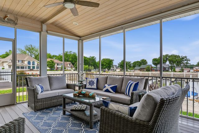 19 Villa Drive, Hampton, IL 61256
