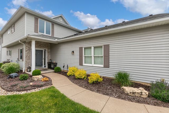 19 Villa Drive, Hampton, IL 61256