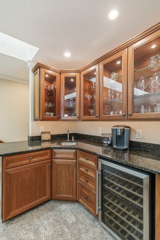 19 Villa Drive, Hampton, IL 61256