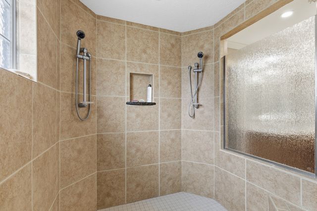 19 Villa Drive, Hampton, IL 61256