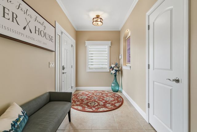 19 Villa Drive, Hampton, IL 61256