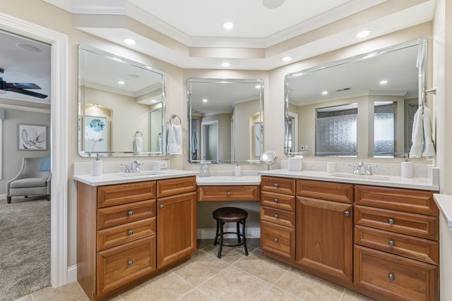19 Villa Drive, Hampton, IL 61256