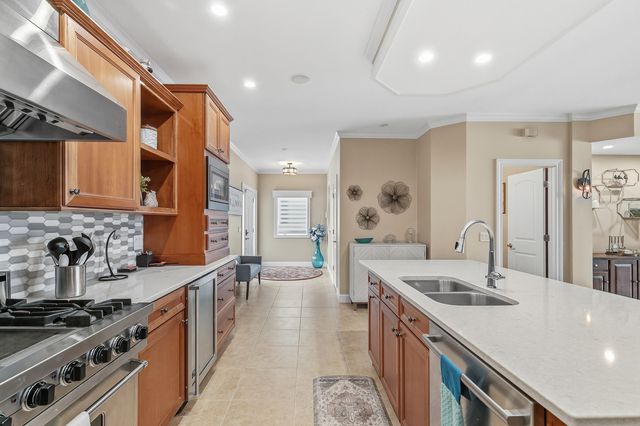 19 Villa Drive, Hampton, IL 61256