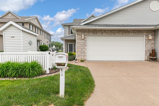 19 Villa Drive, Hampton, IL 61256