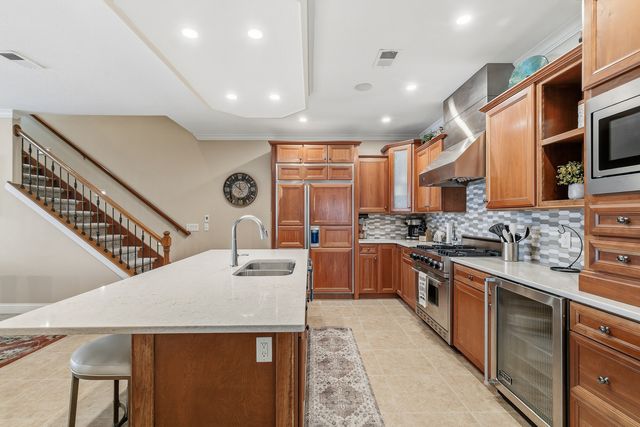 19 Villa Drive, Hampton, IL 61256