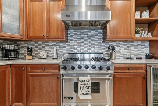 19 Villa Drive, Hampton, IL 61256