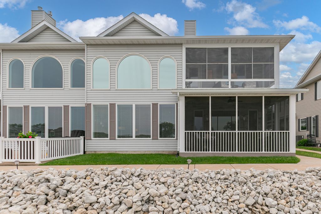19 Villa Drive, Hampton, IL 61256