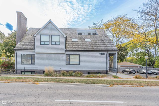 200 N Northwest Highway 301, Barrington, IL 60010