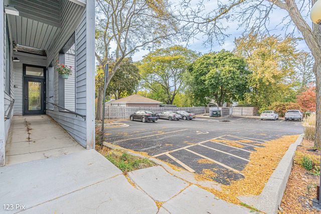 200 N Northwest Highway 301, Barrington, IL 60010