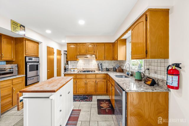 6 Stafford Road, South Brunswick, NJ 08852