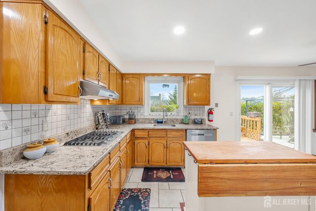 6 Stafford Road, South Brunswick, NJ 08852