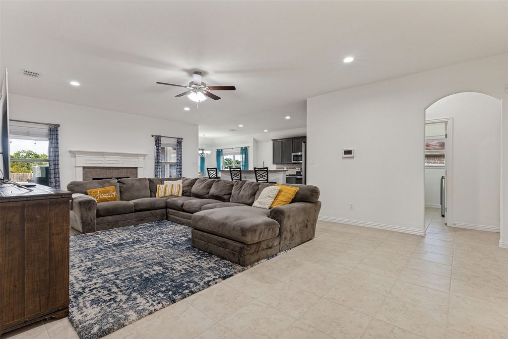 1001 Morningside Drive, Burleson, TX 76028 — photo 5