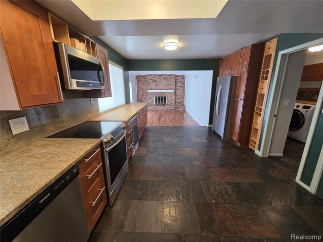 6076 Glen Eagles Drive, West Bloomfield, MI 48323