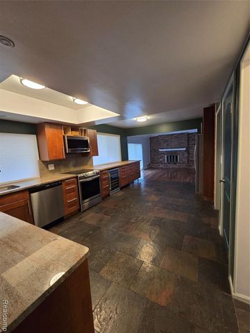 6076 Glen Eagles Drive, West Bloomfield, MI 48323