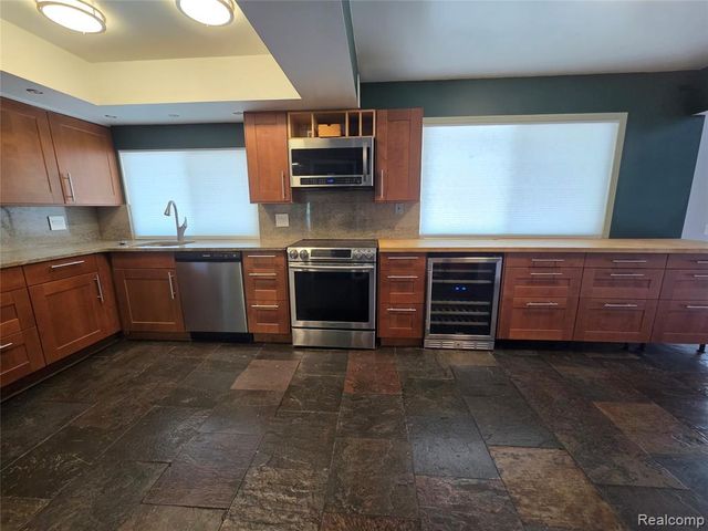 6076 Glen Eagles Drive, West Bloomfield, MI 48323