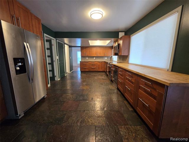 6076 Glen Eagles Drive, West Bloomfield, MI 48323