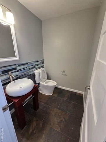6076 Glen Eagles Drive, West Bloomfield, MI 48323
