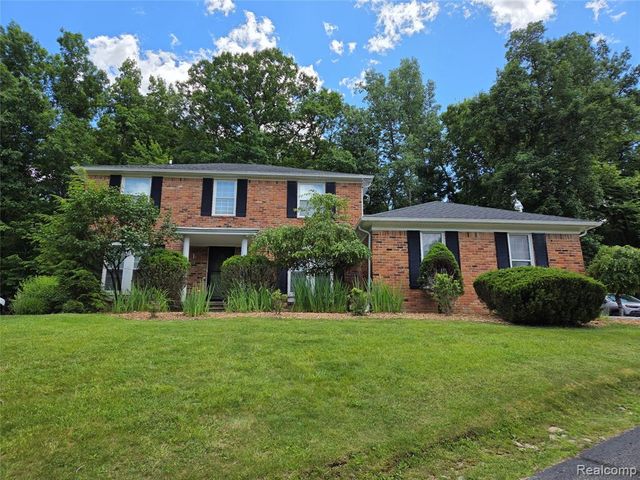 6076 Glen Eagles Drive, West Bloomfield, MI 48323
