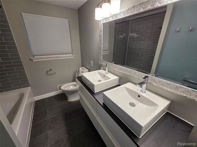 6076 Glen Eagles Drive, West Bloomfield, MI 48323