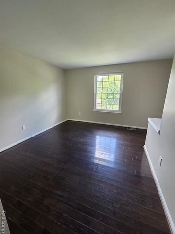 6076 Glen Eagles Drive, West Bloomfield, MI 48323