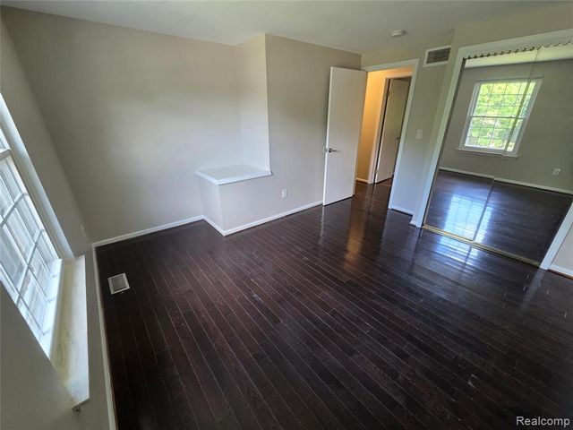 6076 Glen Eagles Drive, West Bloomfield, MI 48323