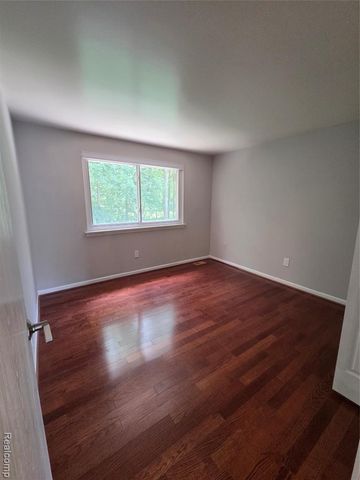 6076 Glen Eagles Drive, West Bloomfield, MI 48323